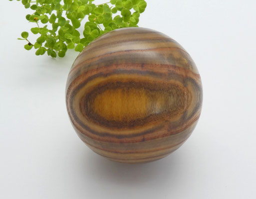 Holzkugel aus Essigbaum 66 mm