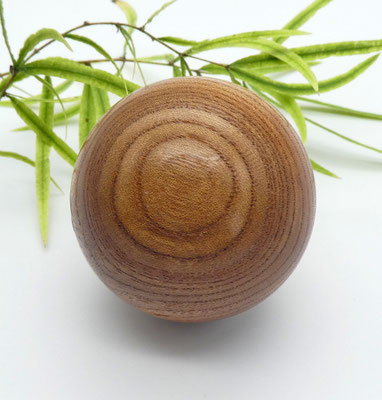 Holzkugel aus Ulme 54 mm