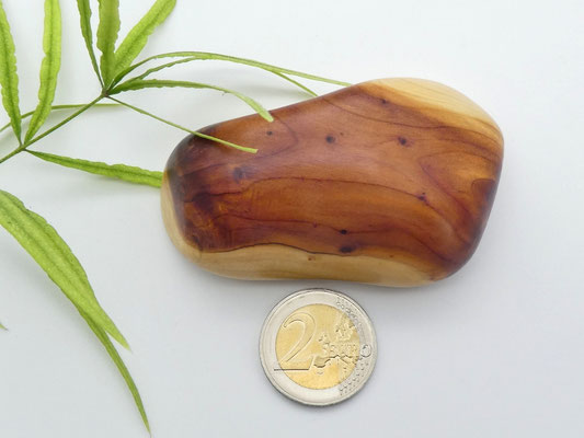 Handschmeichler aus Holz - chinesischer Wacholder