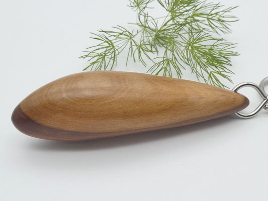 Schlüsselanhänger-Handschmeichler aus Holz - Zwetschge