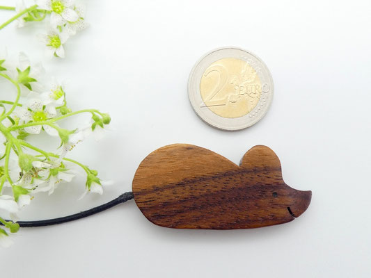 Maus Magnet aus Walnuss