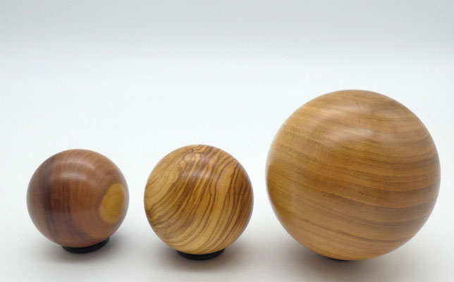 Holzkugel aus Olivenholz 54 mm