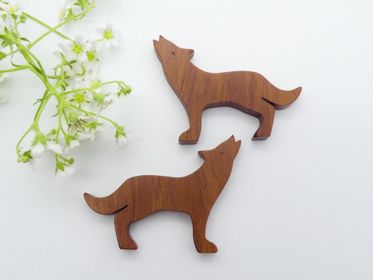 Wolf Magnet aus Apfelbaum