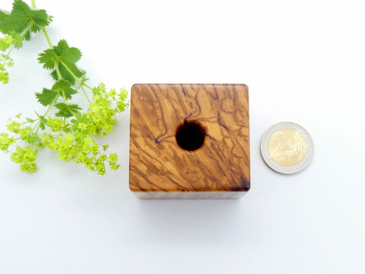 Stiftehalter aus Olivenholz für den Schreibtisch