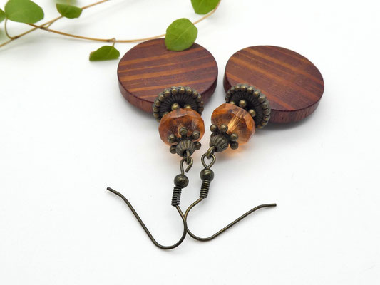 Ohrringe aus Holz - Sheoak & cognacfarbene Glasperlen