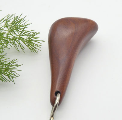 Schlüsselanhänger-Handschmeichler aus Zwetschge