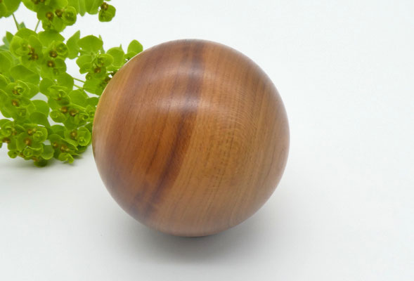 Holzkugel aus Zwetschge 50 mm