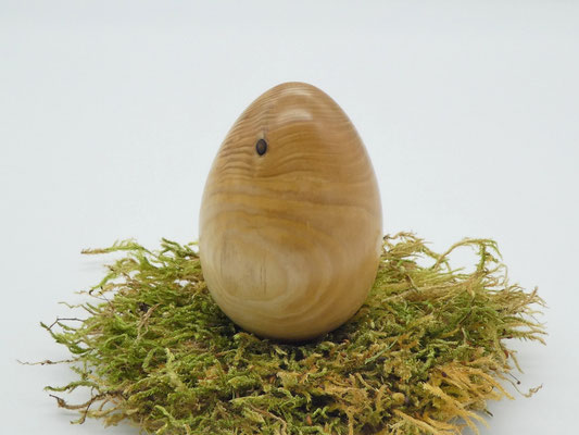 Osterei aus Holz - Fichtenast