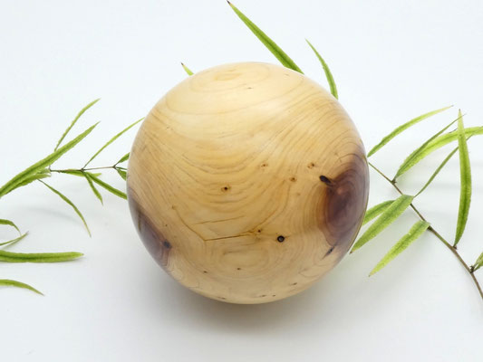 Holzkugel aus chinesischem Wacholder 78 mm