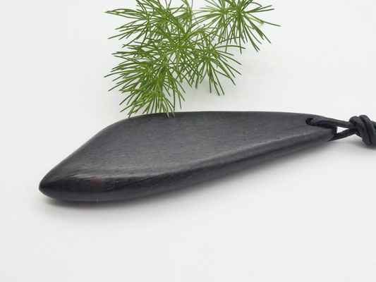 Schmuckanhänger aus Holz - Mooreiche