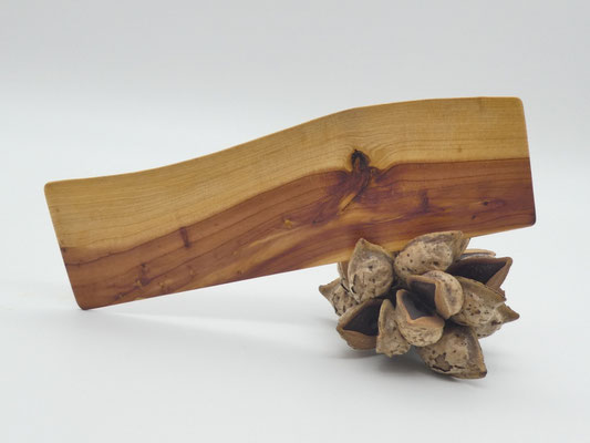 Lesezeichen aus Holz - chinesischer Wacholder