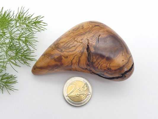 Handschmeichler aus Holz - Olivekern-Esche