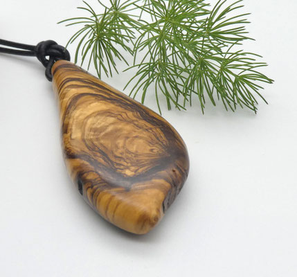 Schmuckanhänger aus Holz - Olivenholz