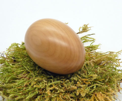Holzei aus Eslbeere für die Osterdekoration