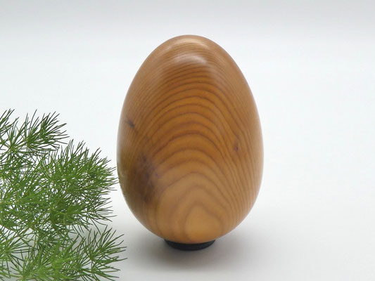 Holzei aus Eibe für Ostern