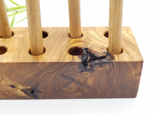 Stiftehalter aus Olivenholz für 8 Stifte