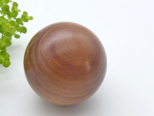 Holzkugel aus Zwetschge, 50 mm