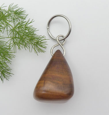 Handschmeichler-Schlüsselanhänger aus Zwetschge