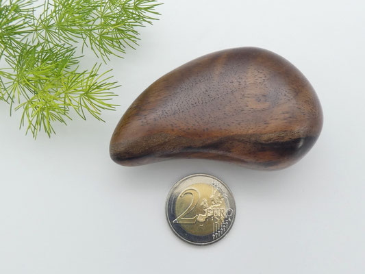 Handschmeichler aus Holz, Walnuss