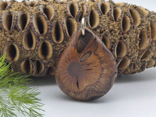 Schlüsselanhänger-Handschmeichler aus Holz - Banksiazapfen