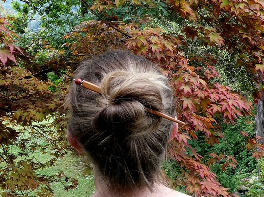 Haarstab aus Holz & Halbedelstein