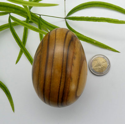 Osterei aus Essigbaum