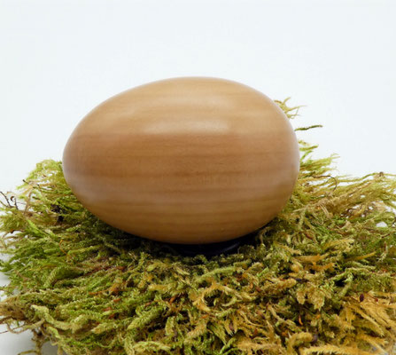 Holzei aus Eslbeere für die Osterdekoration