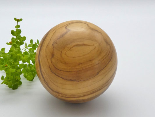 Holzkugel aus Olivenholz, 82 mm