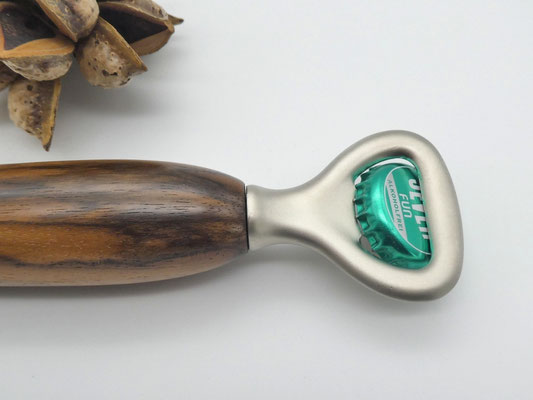 Flaschenöffner mit Holzgriff aus Walnuss