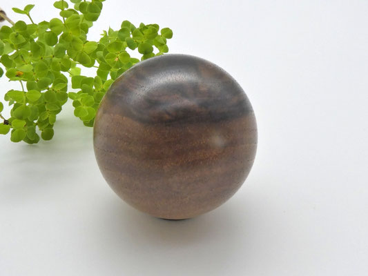 Holzkugel aus Walnuss, 54 mm