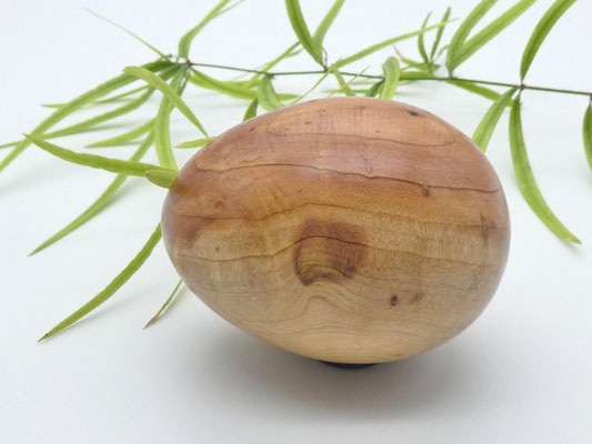 Holzei aus chinesischem Wacholder für Ostern
