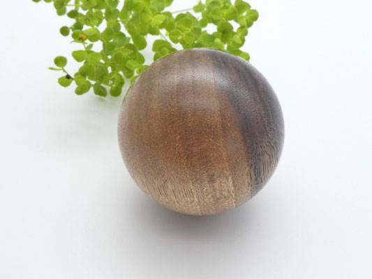 Holzkugel aus Walnuss, 54 mm