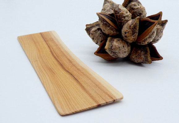 Lesezeichen aus Holz - echtes Wacholderholz