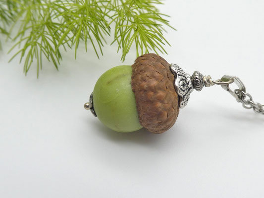 Naturschmuck-Anhänger mit Eichel & Serpentin