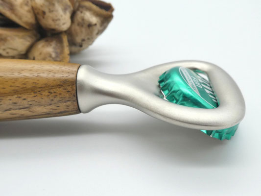 Flaschenöffner mit Holzgriff aus Walnuss