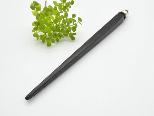 Haarstab aus Mooreiche & Muschelkernperle