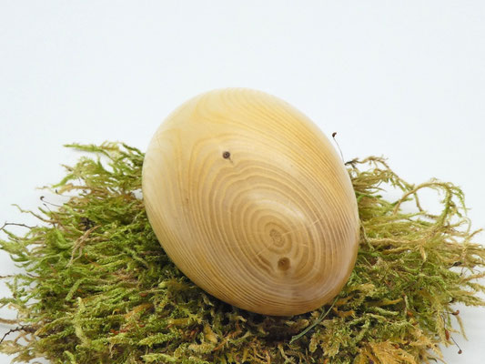 Osterei aus Holz - Fichtenast