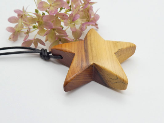 Stern-Anhänger aus Eibe