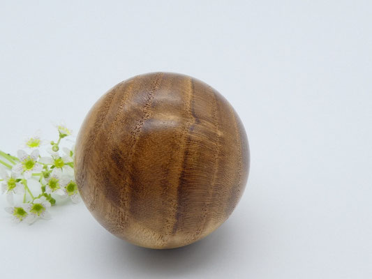 Holzkugel aus Schnurbaum 60 mm