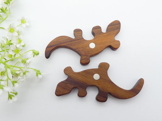 Salamander Magnet aus Walnuss