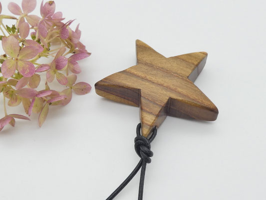 Stern-Anhänger aus Holz - Essigbaum