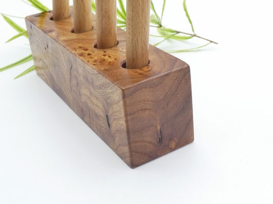 Stiftehalter aus Ulmenmaser für 4 Stifte