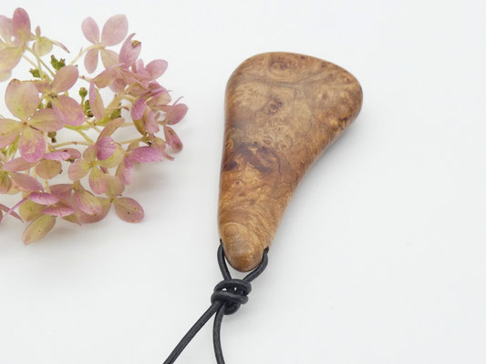 Schmuckanhänger aus Holz - Ahornmaser