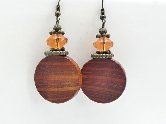 Ohrringe aus Holz - Sheoak & cognacfarbene Glasperlen