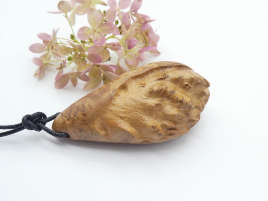 Holzschmuckanhänger aus Holz - Ahornmaser