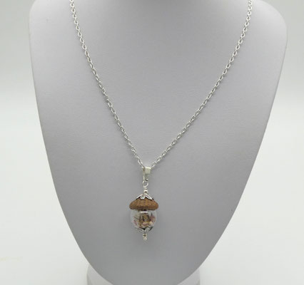 Naturschmuck-Anhänger mit Eichel & Erika