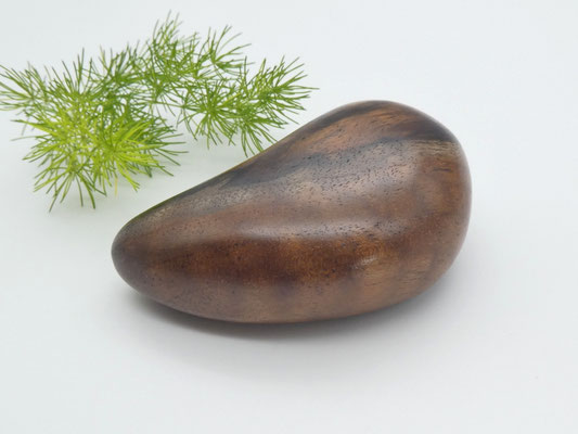 Handschmeichler aus Holz, Walnuss