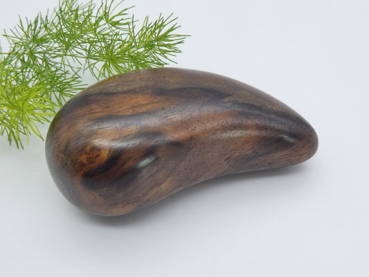 Handschmeichler aus Holz, Walnuss