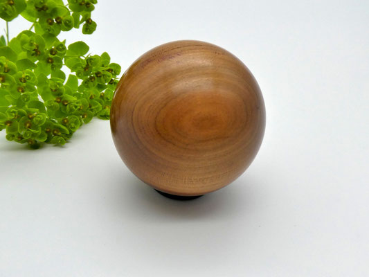 Holzkugel aus Zwetschge 50 mm