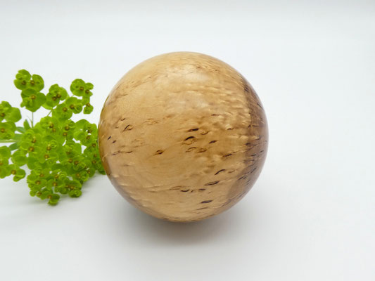 Holzkugel aus Eisbirke 82 mm